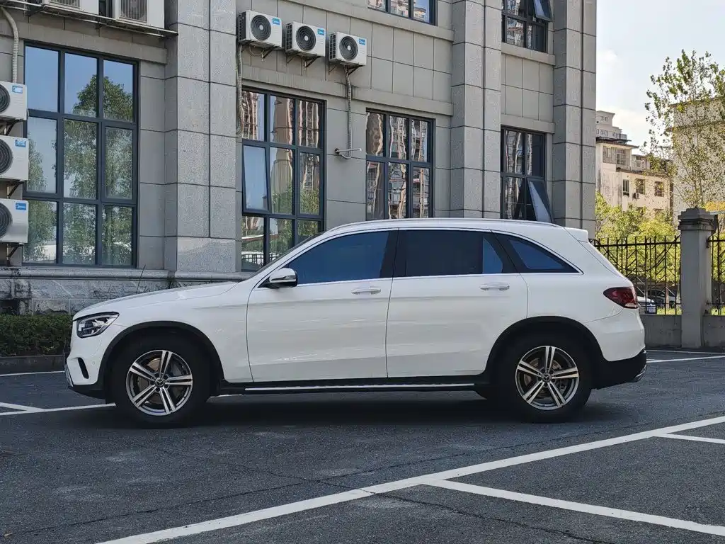 MERCEDES-BENZ GLC