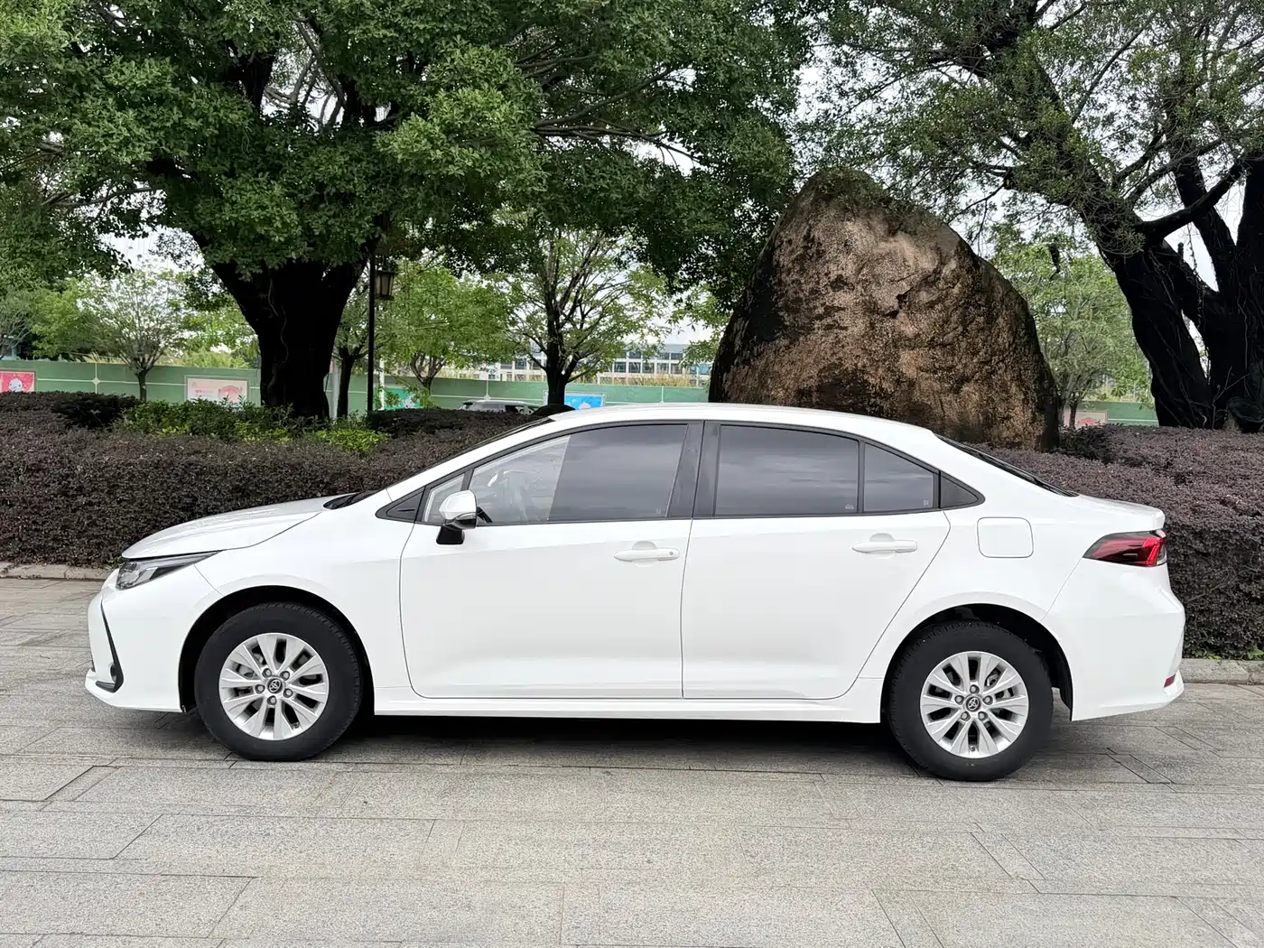 Toyota Corolla 2022 1.2T S-CVT Pioneer PLUS Edition фото 8