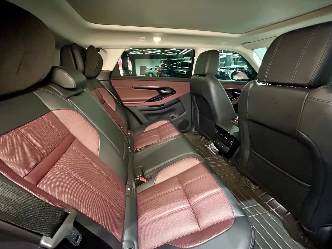 Land Rover Range Rover Evoque 2022 Range Rover Evoque L 249PS R-Dynamic Luxury Edition фото 34