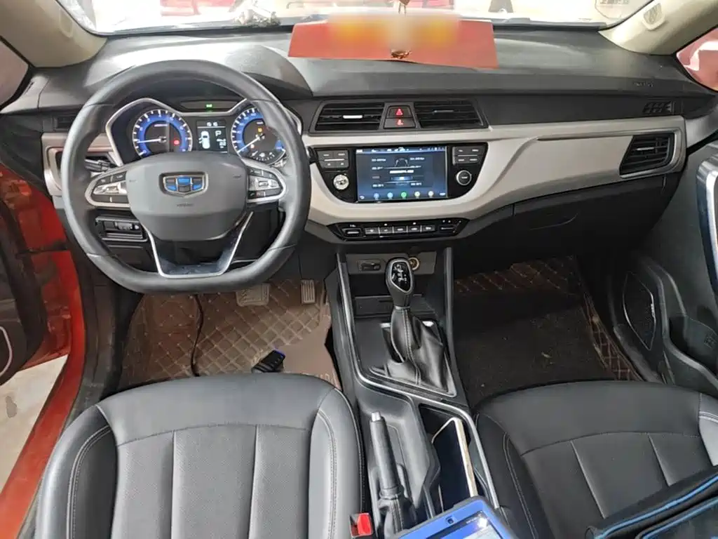 Фото 10 - Geely Vision X3