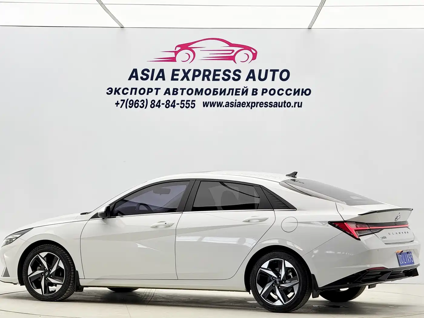 Hyundai Elantra 2021 1.5L CVT LUX Premium Edition фото 6