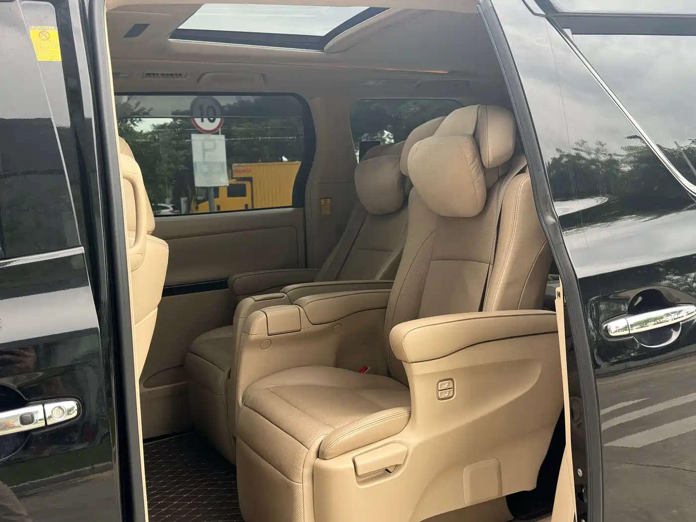 Toyota Alphard 2012 3.5L Luxury Edition фото 14