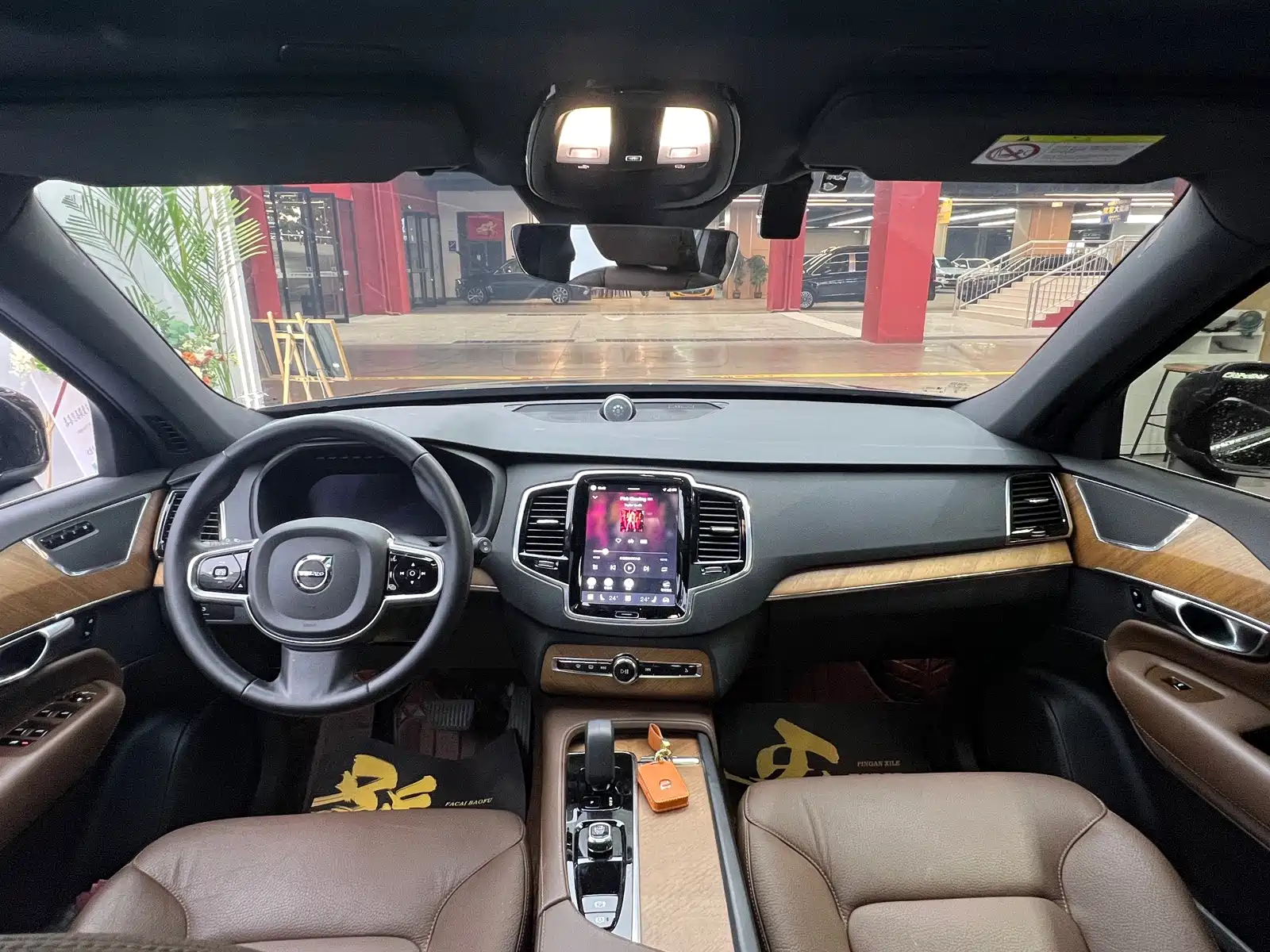 Фото 9 - Volvo XC90