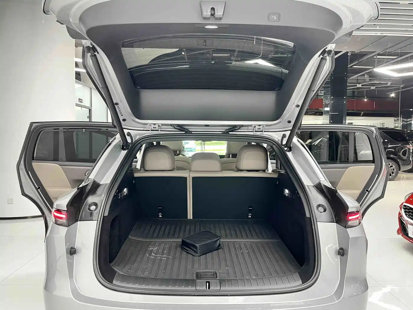 Li Auto i6 2025 2025 4WD Base Model