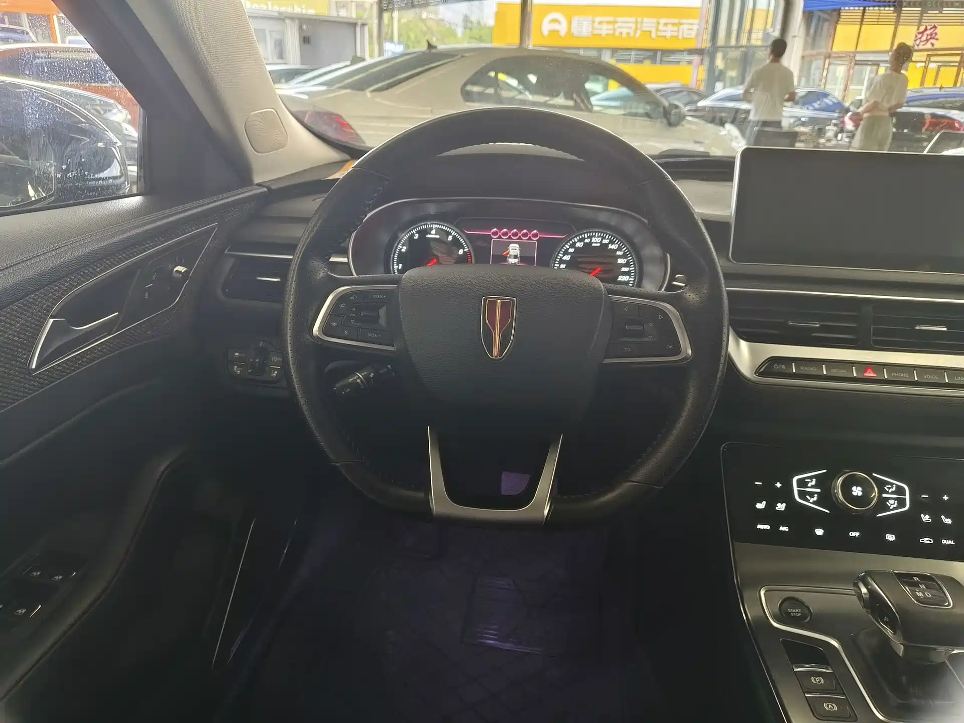 Фото 8 - Hongqi H5