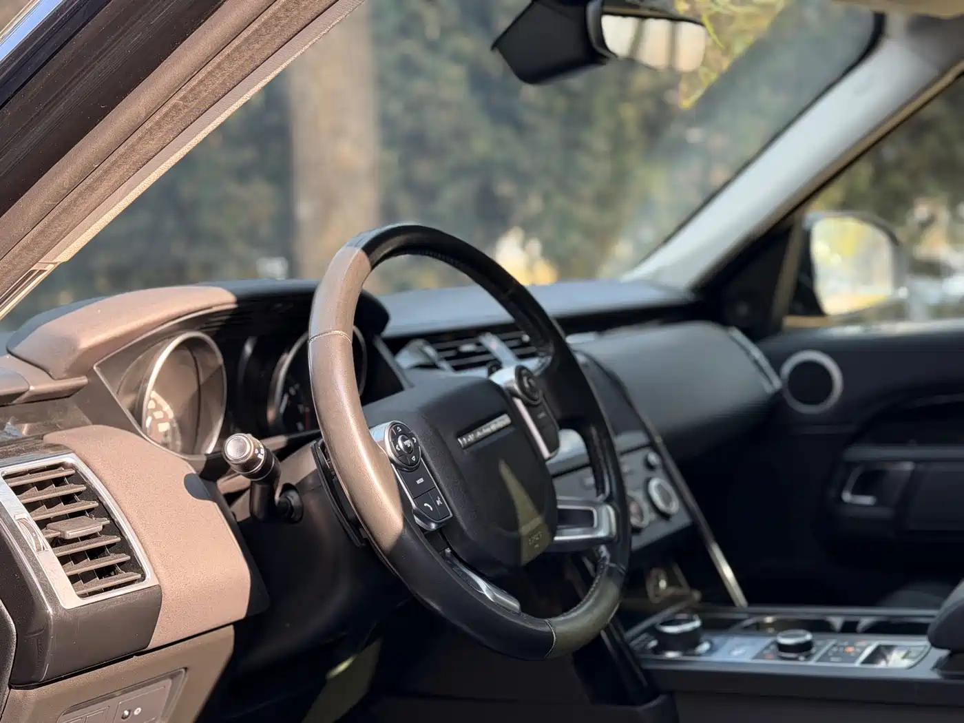 Land Rover Discovery 2017 3.0 SC V6 SE фото 4