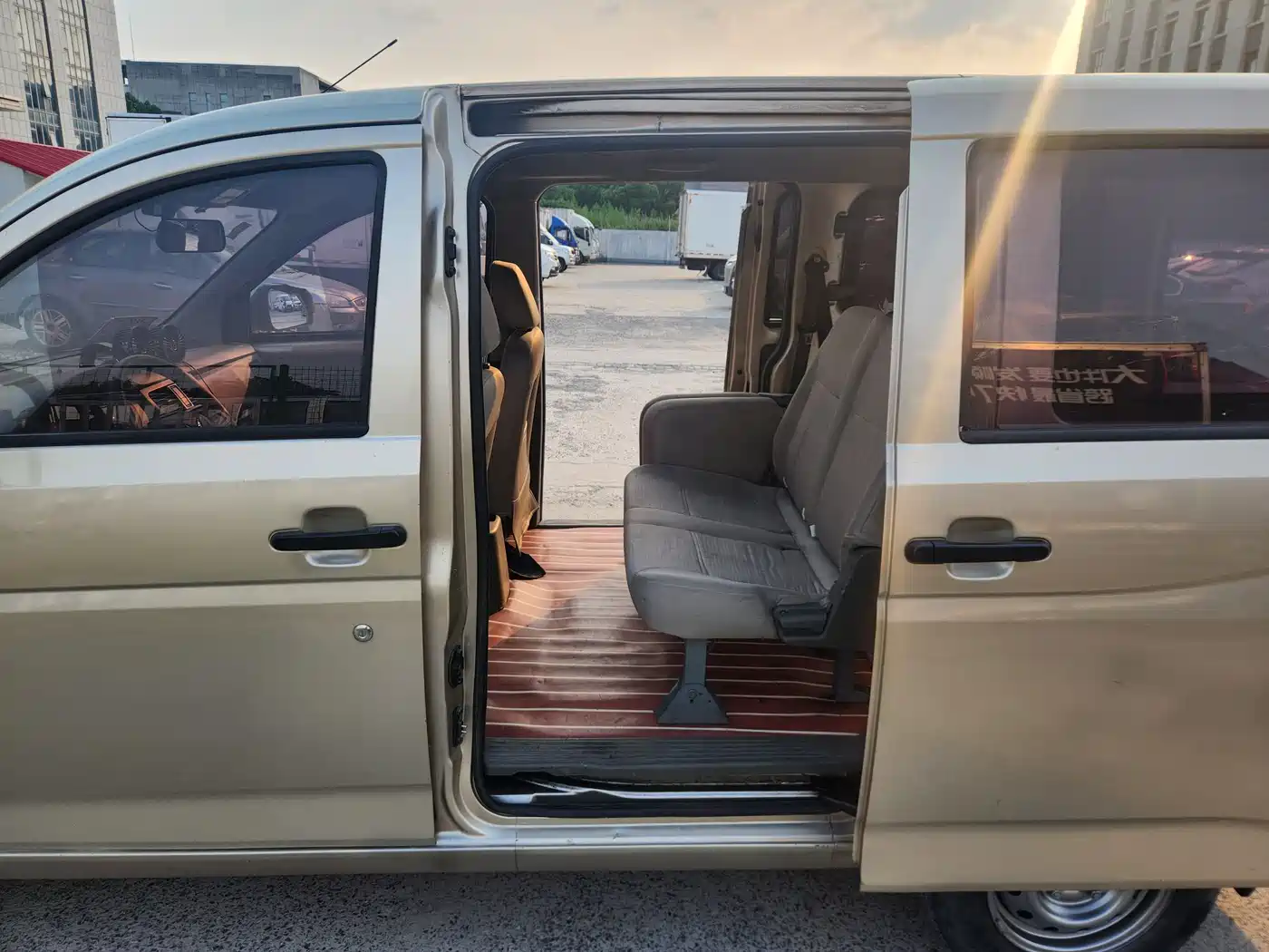 Wuling Motors Wuling Rongguang V 2017 2016 1.5L Standard