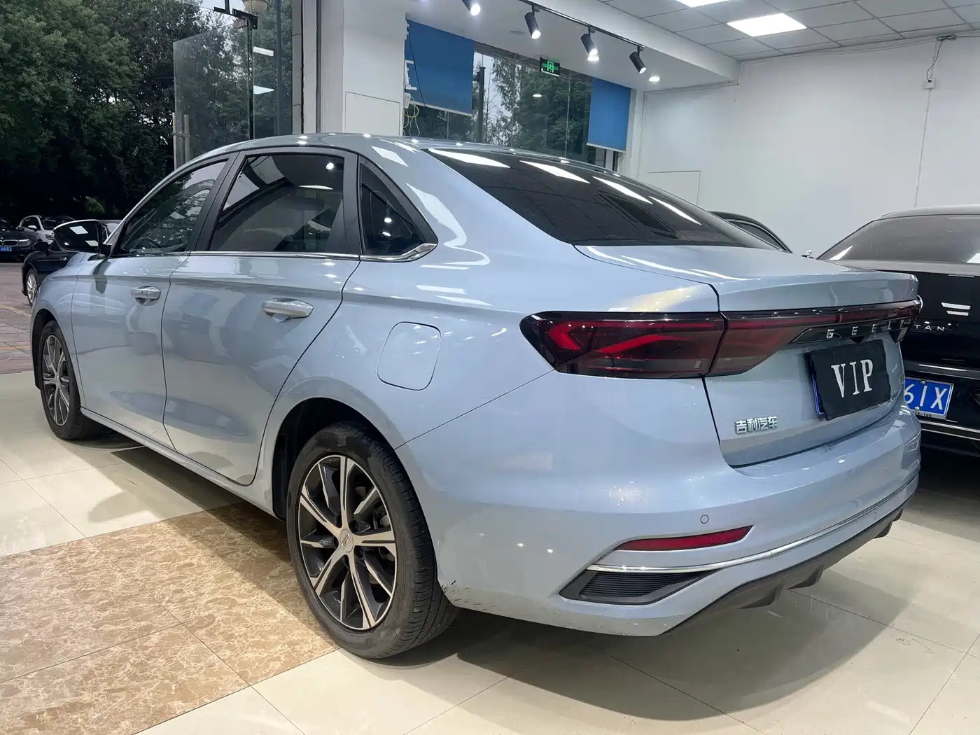 Фото 3 - Geely Emgrand