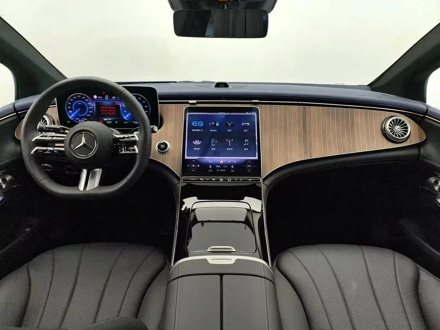 Mercedes-Benz EQE 2025 2025 Model 500 4MATIC Luxury Edition