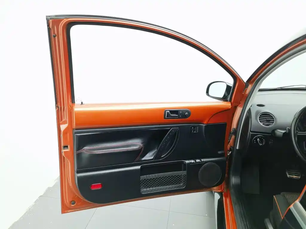 Volkswagen Beetle 2010 2010 Model 2.0 BlackOrange Comfort Edition