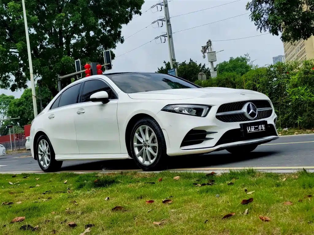 Mercedes-Benz A-Class 2021 A 200 L Sport Sedan Dynamic Type фото 3