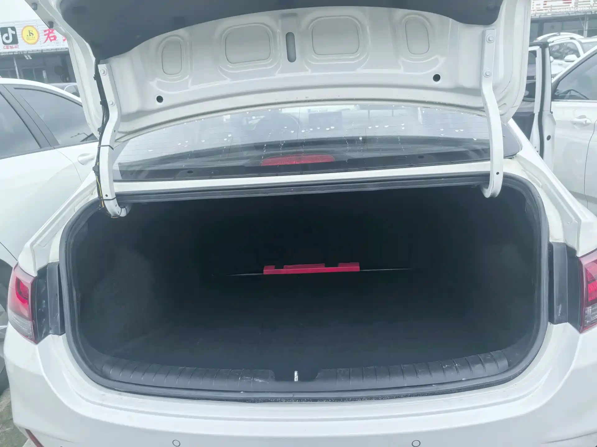 Photo 15 - Hyundai Elantra
