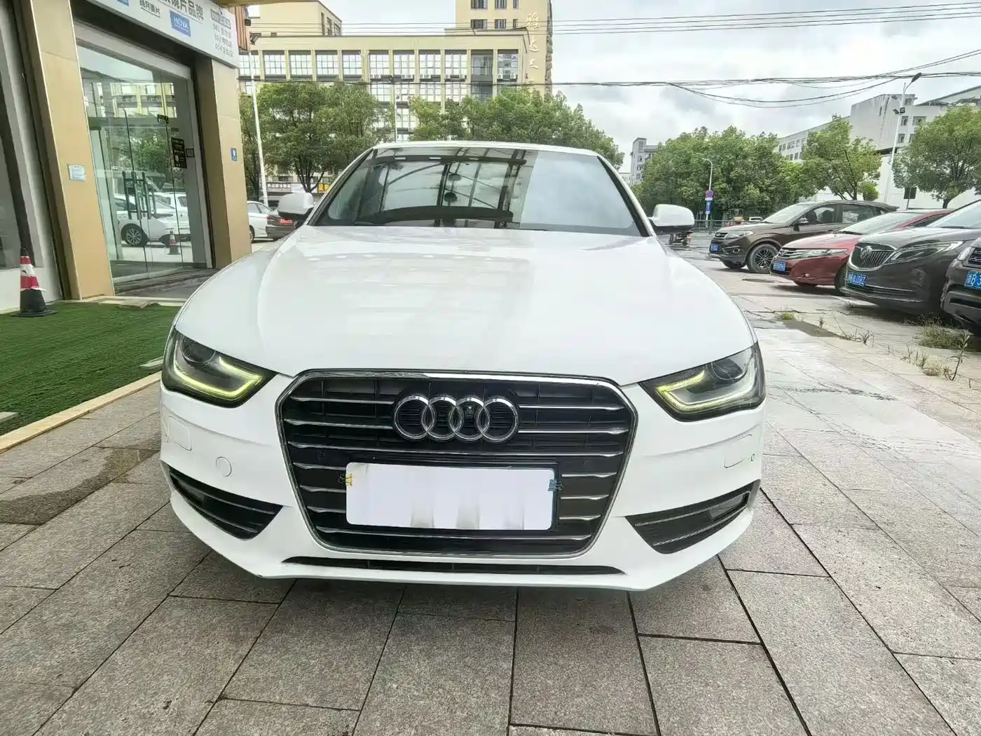 Photo 2 - Audi A4L
