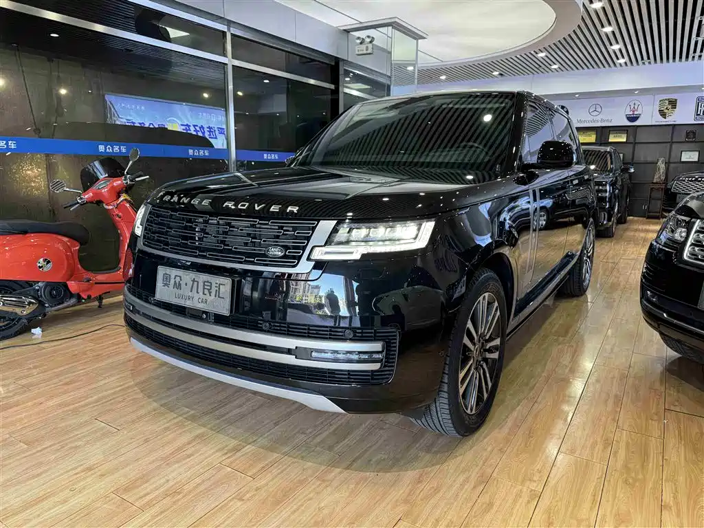 Land Rover Range Rover 2023 Facelift 3.0 L6 400PS Prosperity Extended Version фото 3
