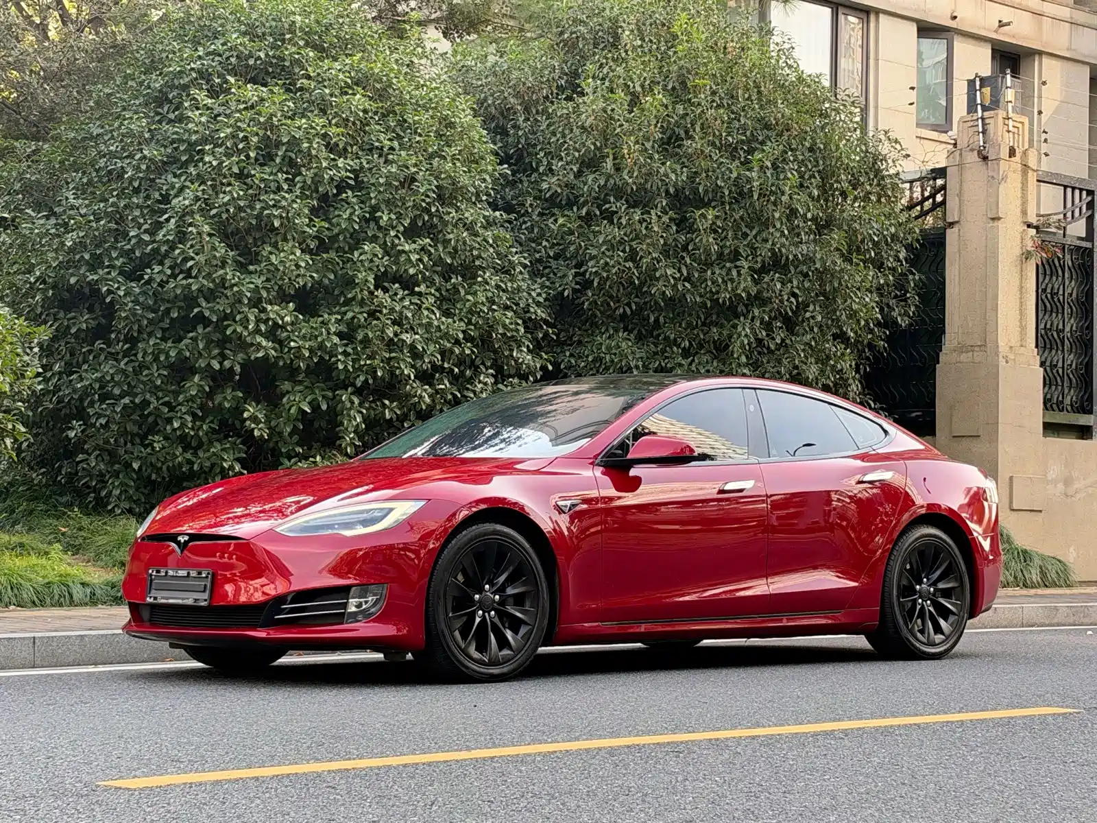 Фото 2 - Tesla Model S