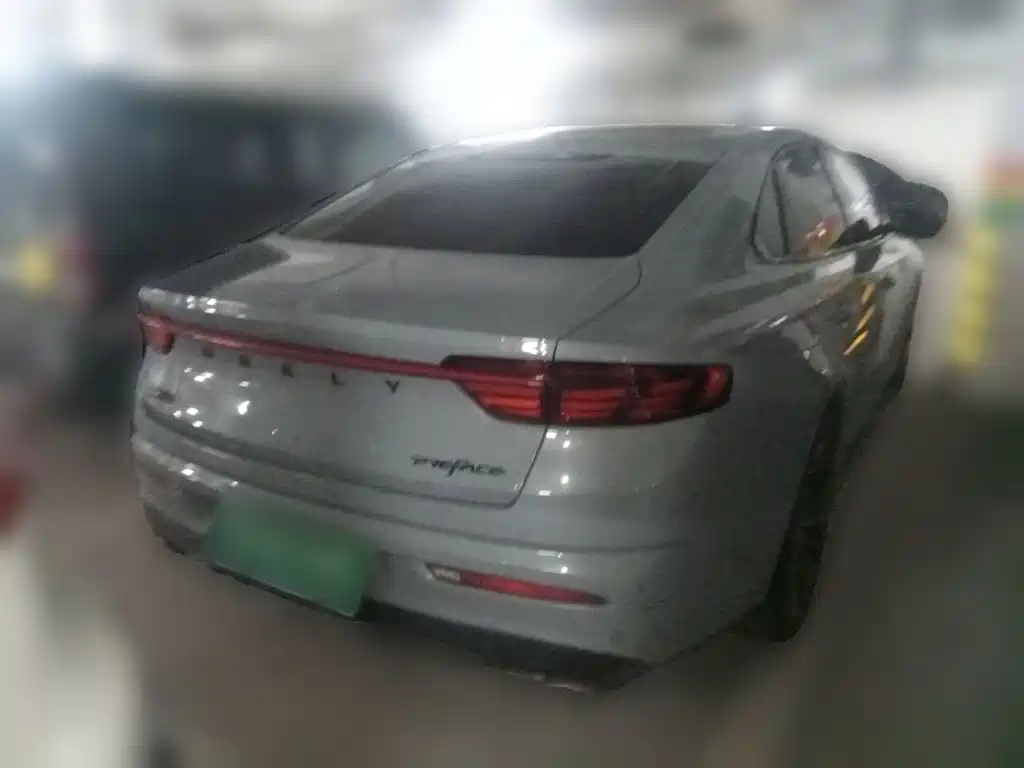 Фото 4 - Geely Preface
