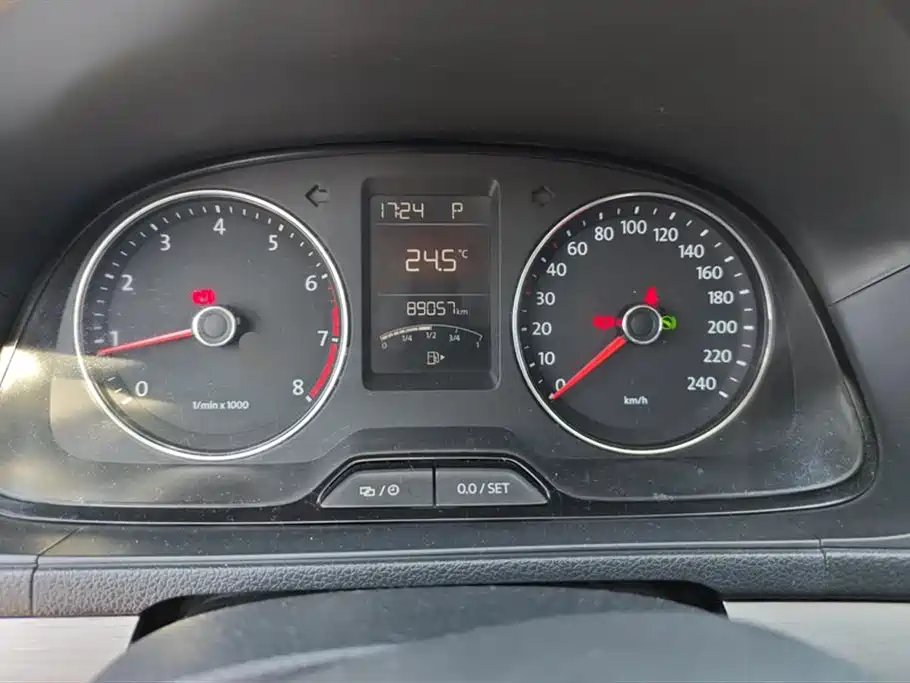 Volkswagen Lavida 2013 Facelift Classic 1.6L Automatic Comfort фото 14