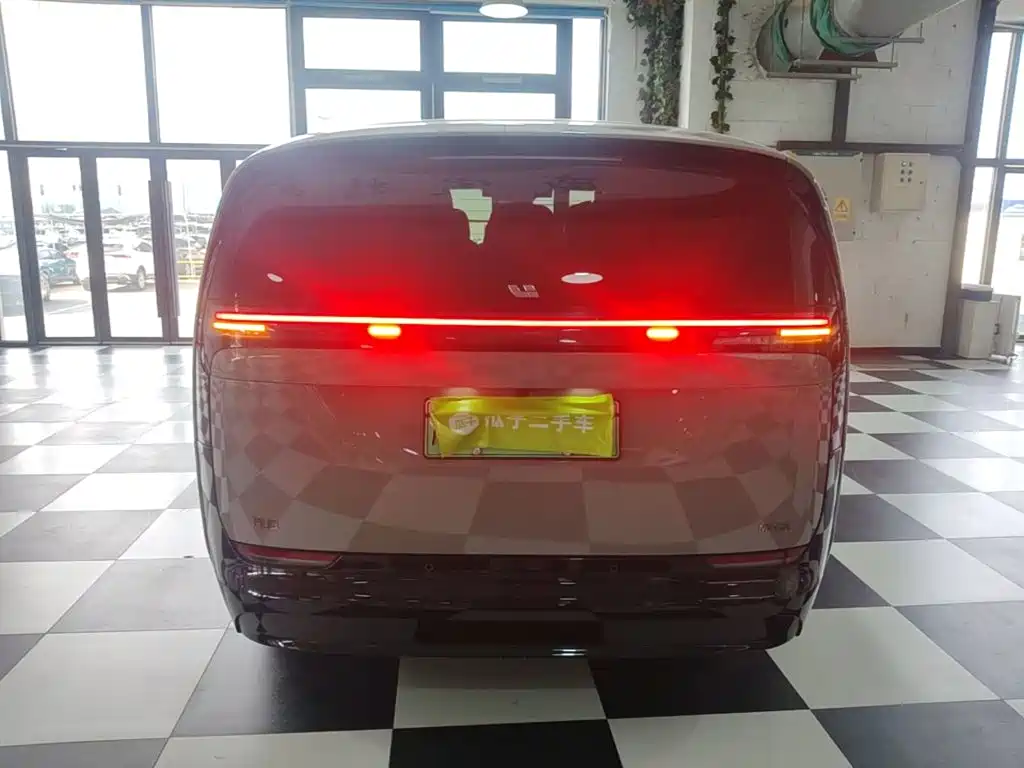 Photo 6 - Li Auto MEGA