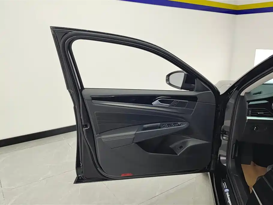 Volkswagen Passat 2025 Outstanding 330TSI Elite Edition фото 7