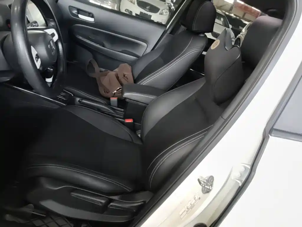 Фото 15 - Honda Fit