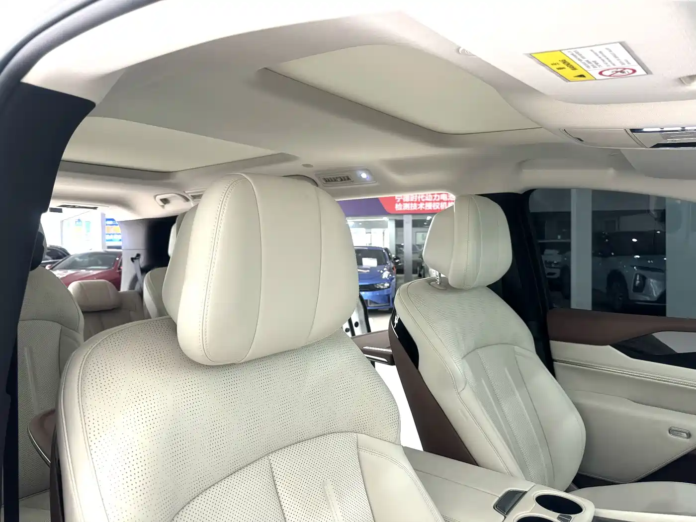 BYD Xia 2025 DM-i 1.5T 180km Surpass Edition фото 9