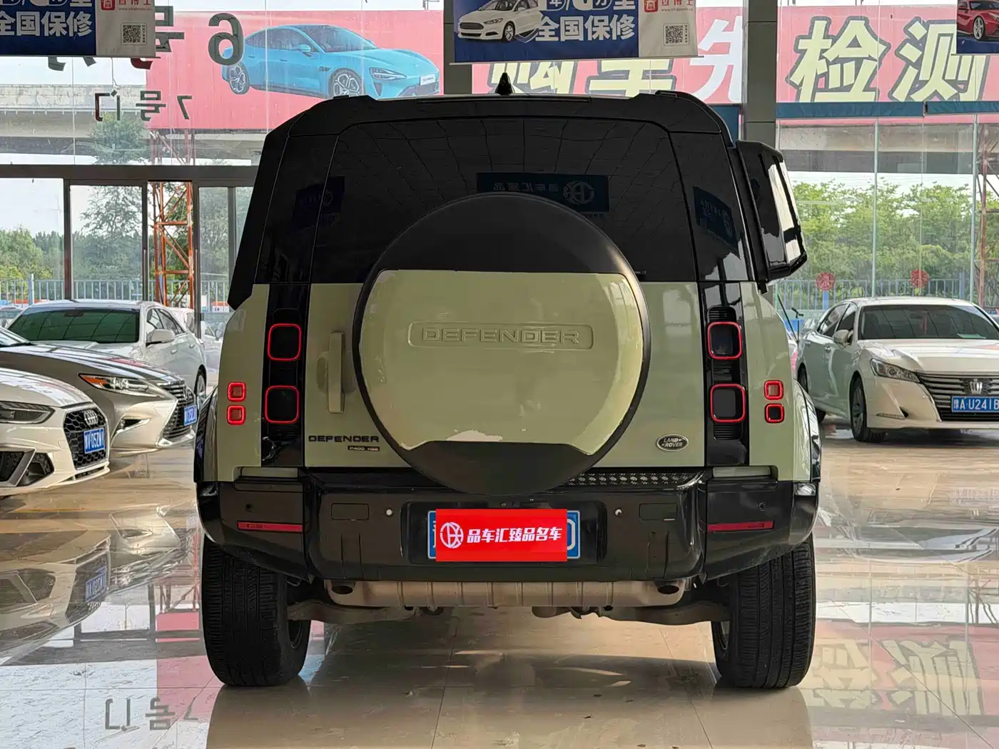 Land Rover Defender 2020 Model 110 P400 HSE фото 11