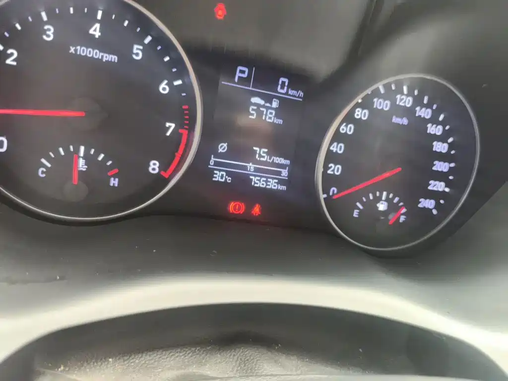 Фото 5 - Hyundai Elantra