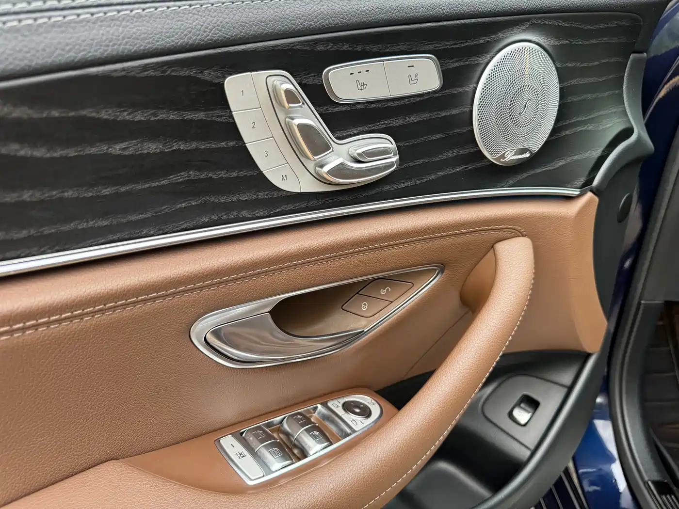 Mercedes-Benz E-Class 2020 E 300 L Sport Luxury Model фото 11