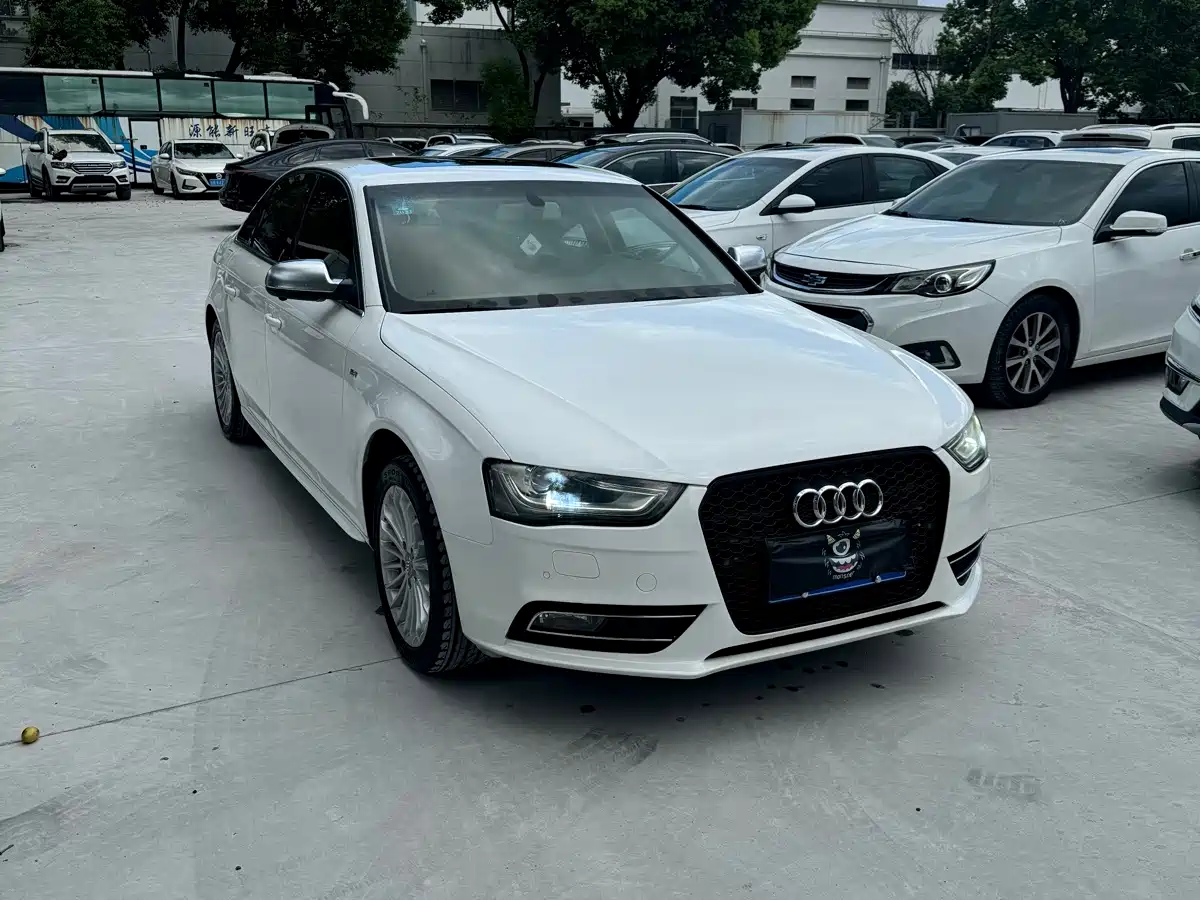 Фото 3 - Audi A4L