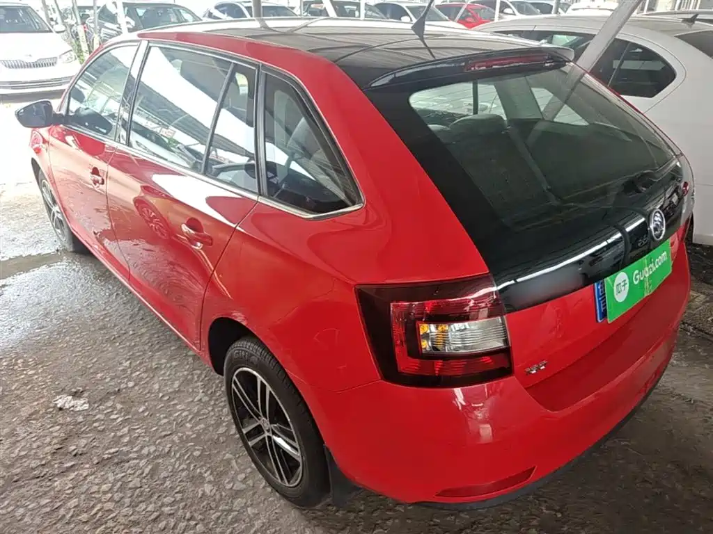 Škoda Skoda Rapid Spaceback 2016 1.6L Automatic Smart Edition фото 5