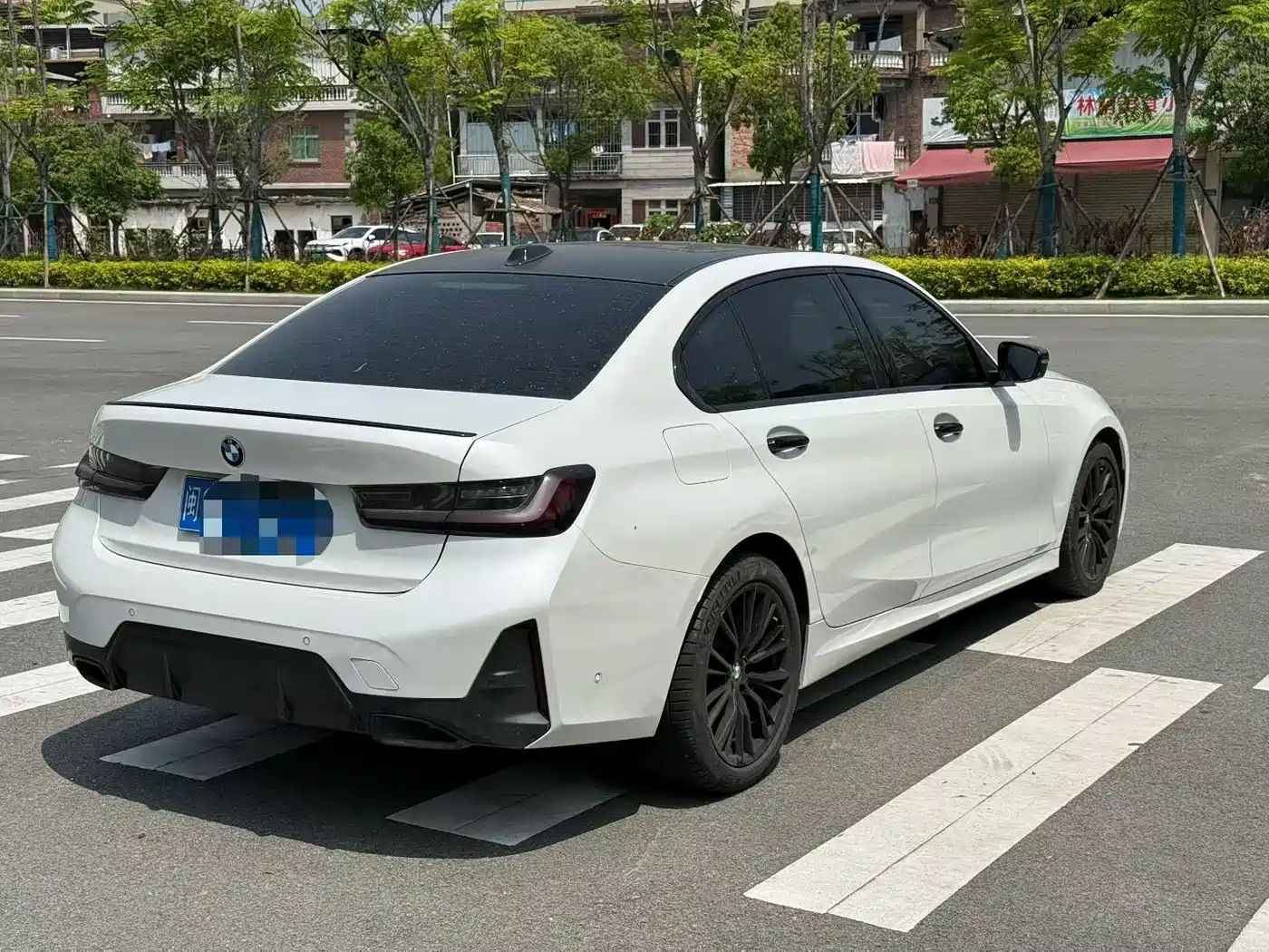 BMW 3 Series 2023 325Li M Sport Black Night Package фото 8