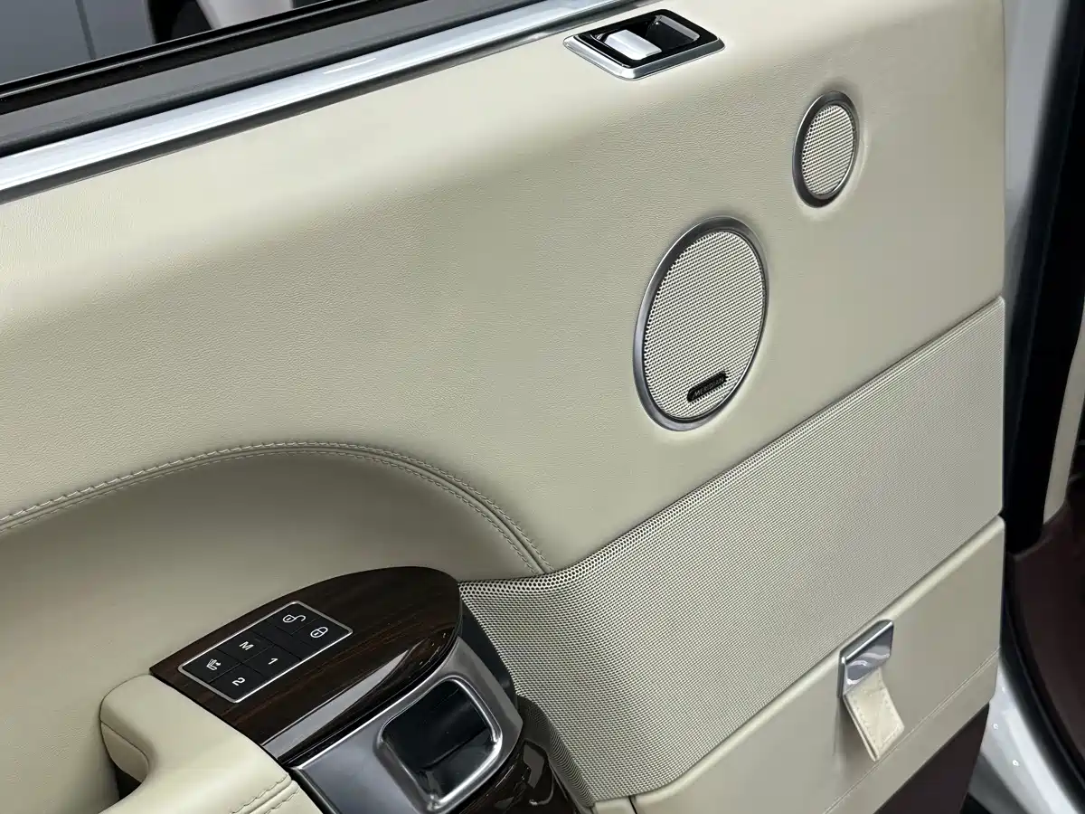 Фото 25 - Land Rover Range Rover