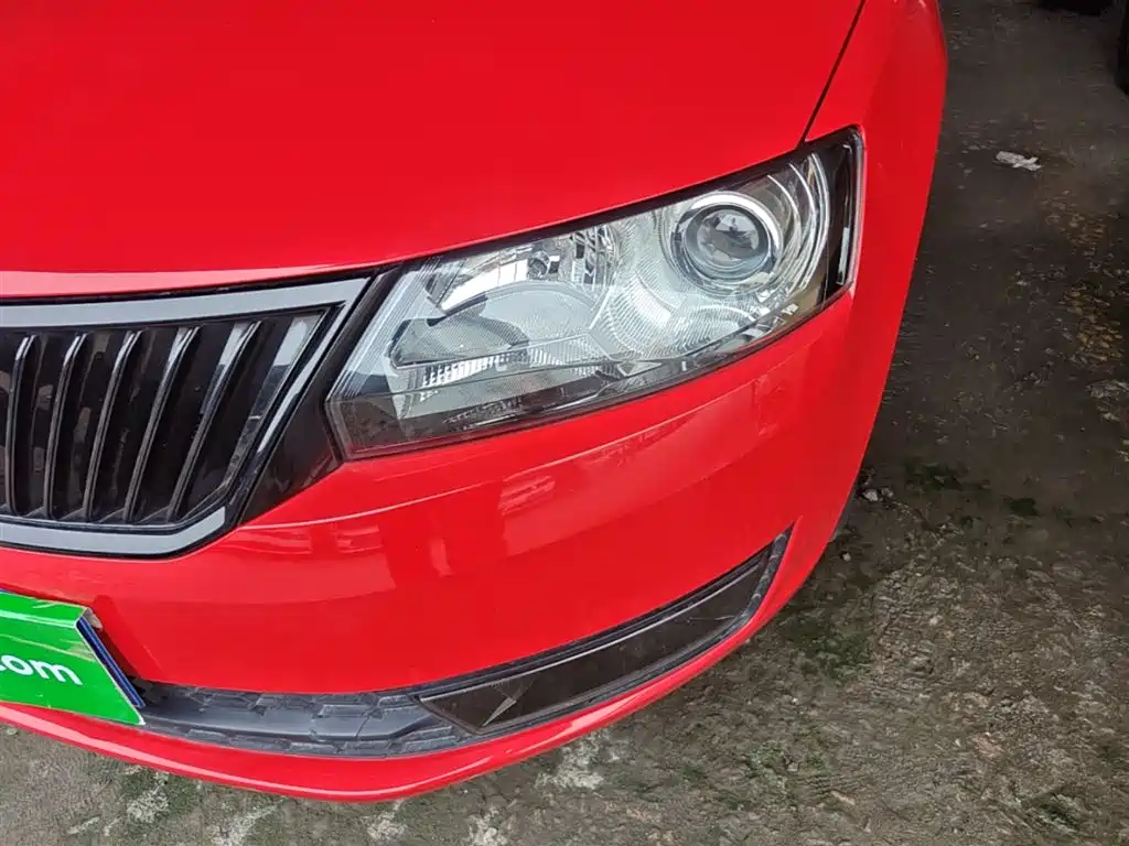 Škoda Skoda Rapid Spaceback 2016 1.6L Automatic Smart Edition фото 24