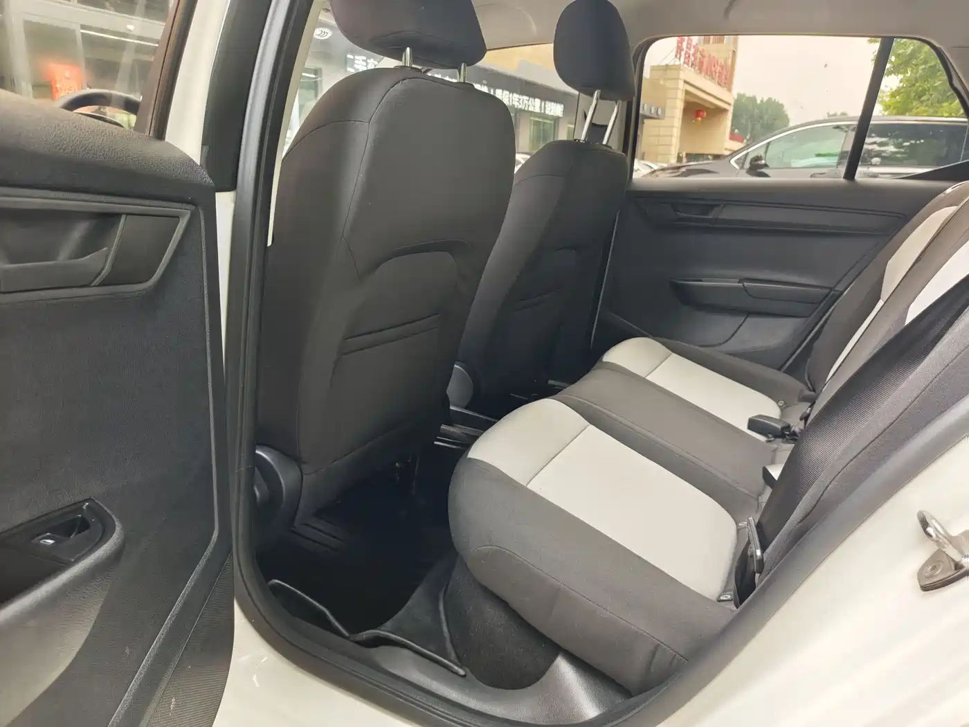 Škoda Fabia 2017 1.4L Auto Car Enjoy Edition фото 7
