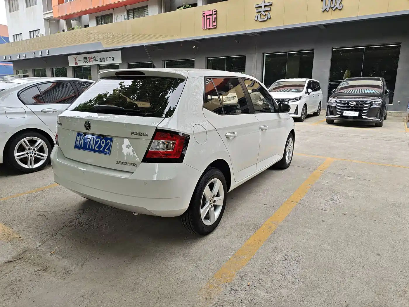 Škoda Fabia 2017 1.4L Auto Car Enjoy Edition фото 5