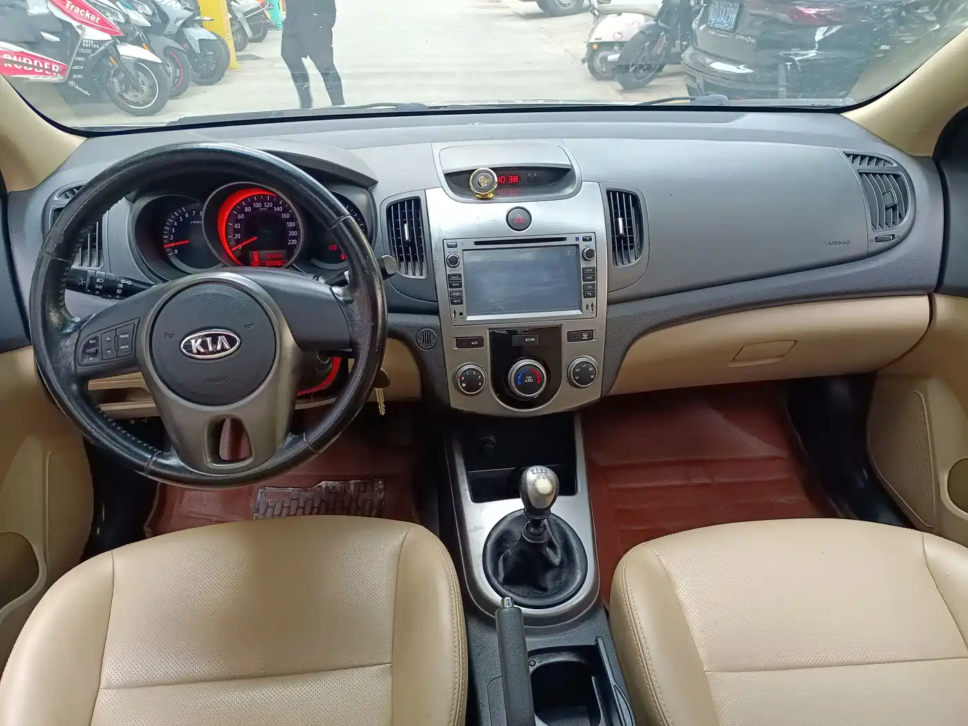 Kia Forte 2009 1.6L MT GLS фото 8