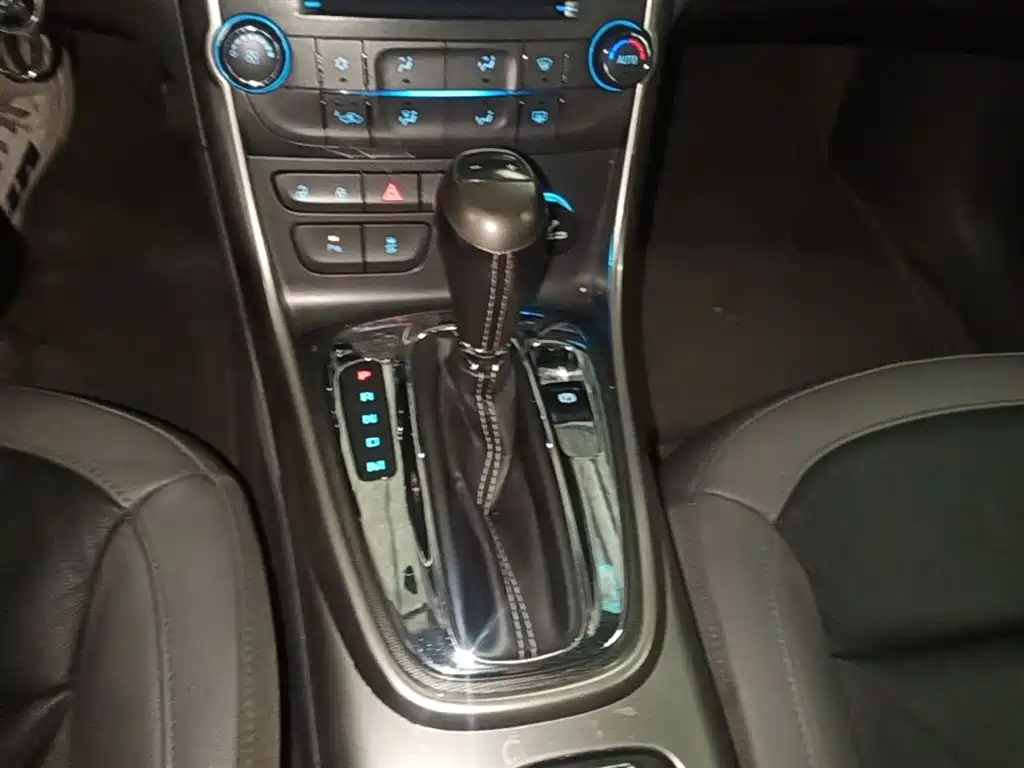 Chevrolet Malibu 2013 2.0L Automatic Luxury Edition фото 14