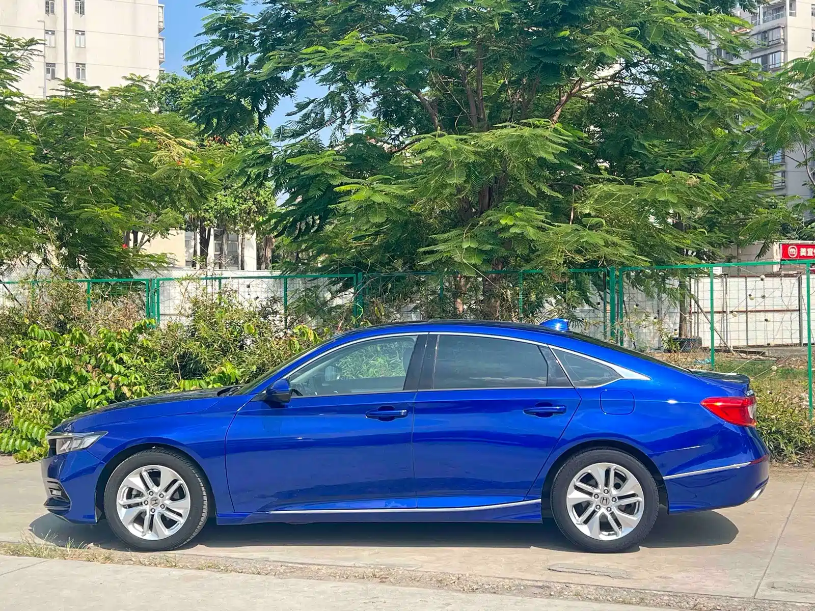 Фото 3 - Honda Accord