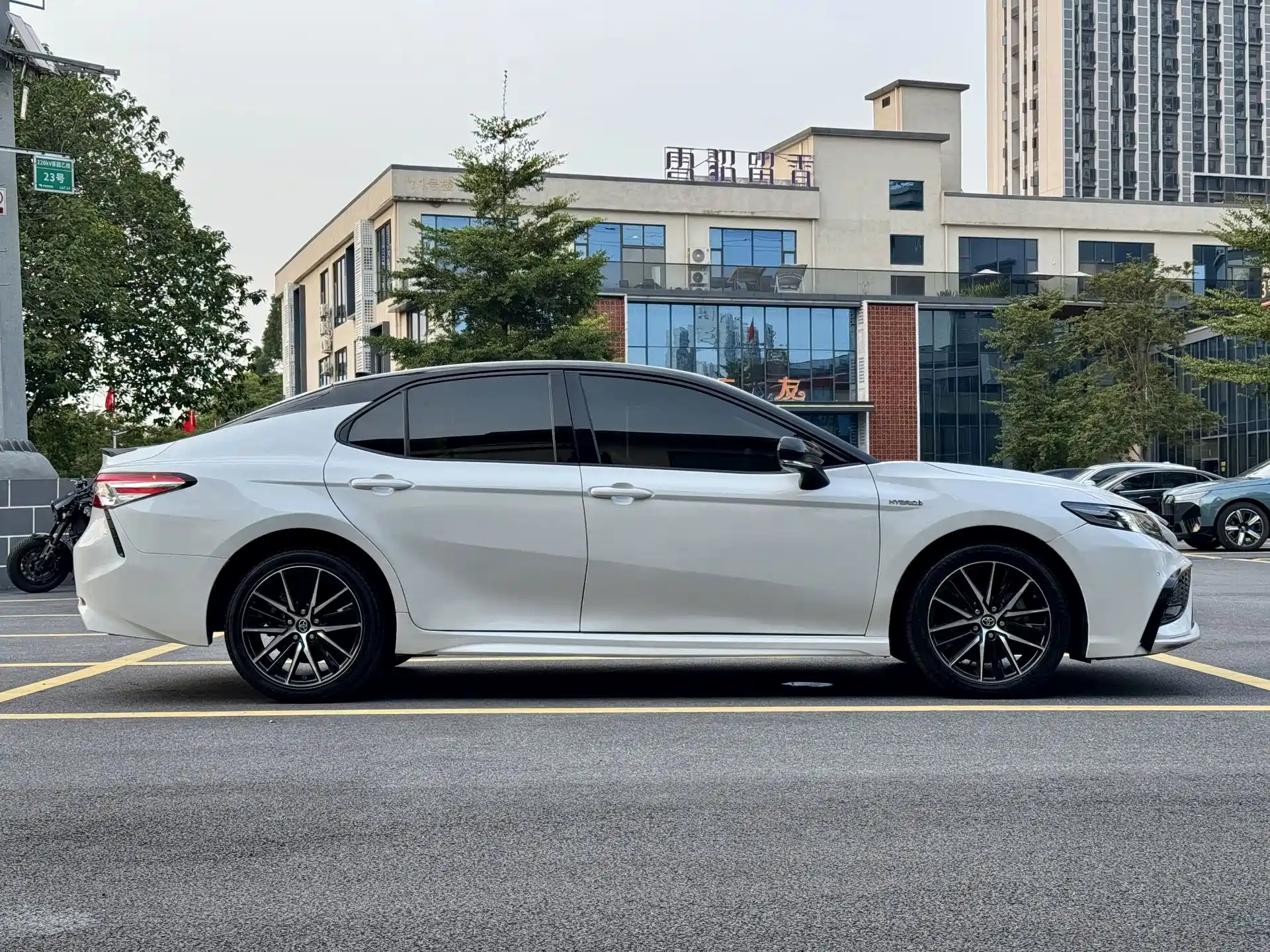 Photo 5 - Toyota Camry
