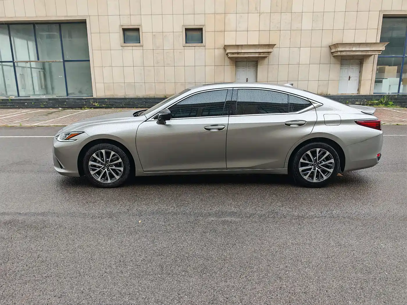 Lexus ES 2022 300h Excellence Edition фото 5