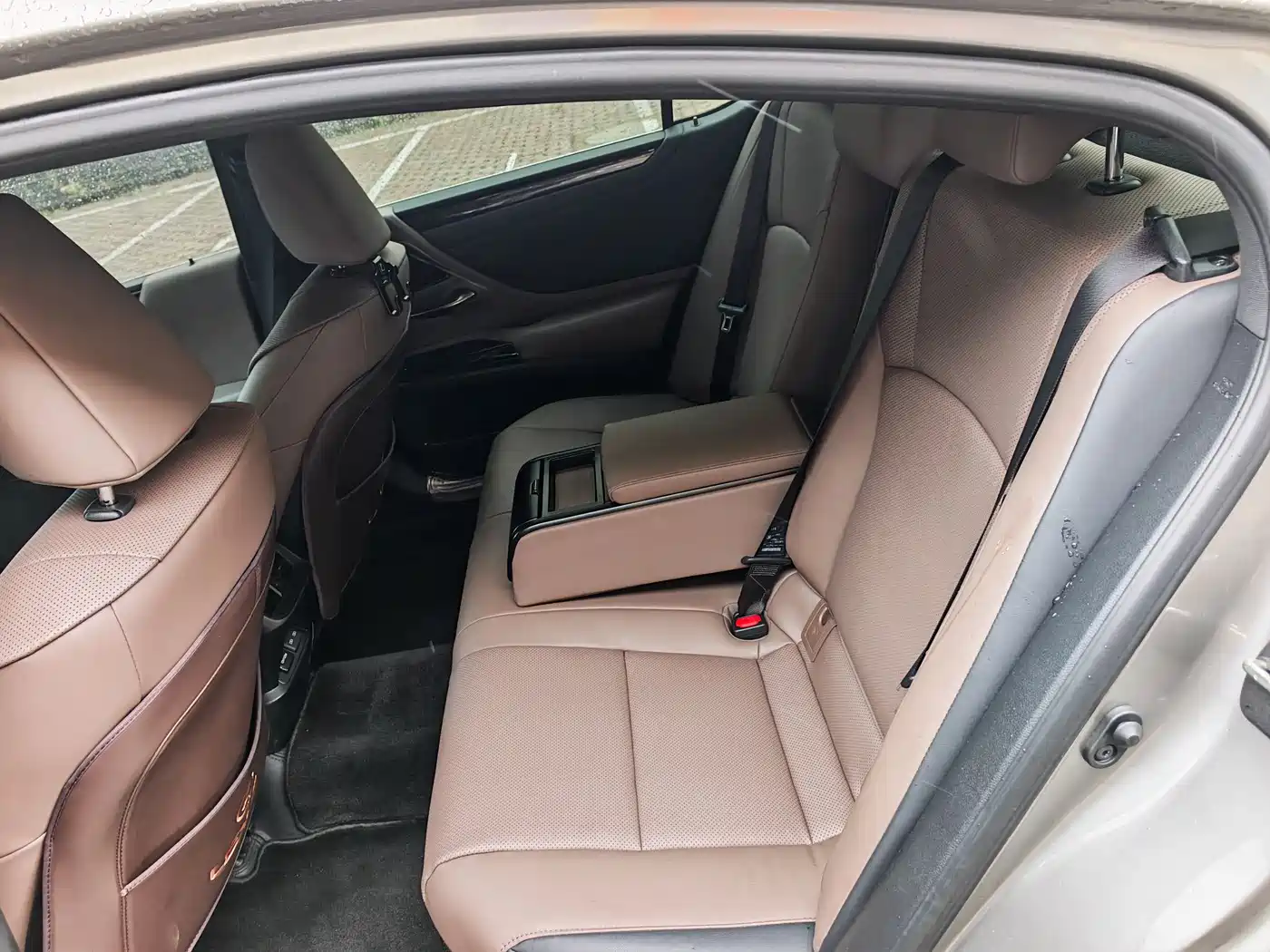 Lexus ES 2022 300h Excellence Edition фото 9