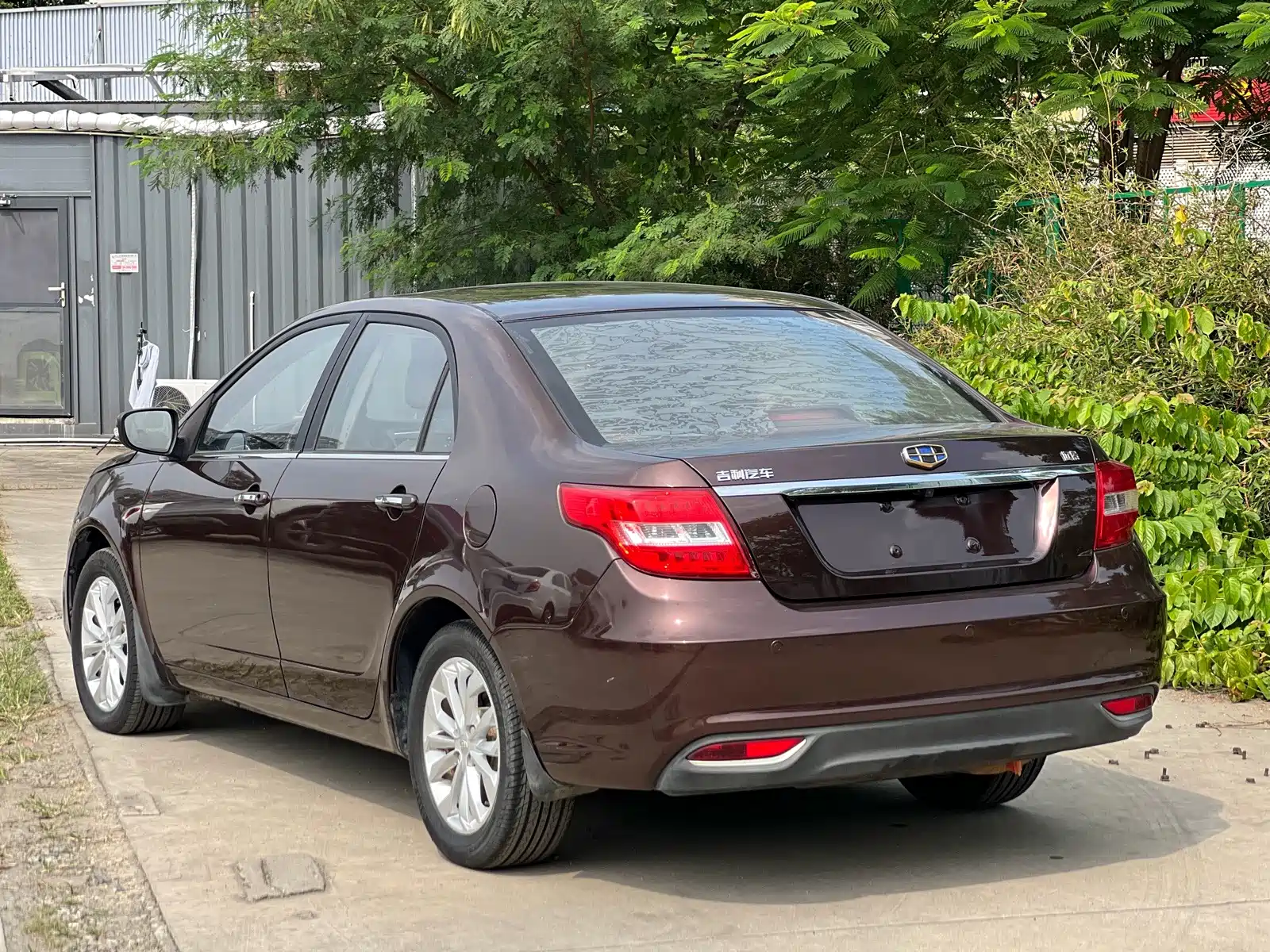 Фото 8 - Geely Vision
