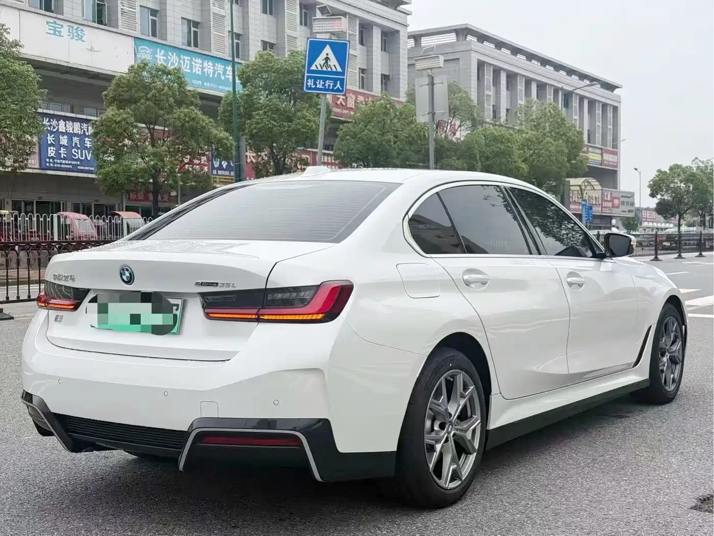 BMW i3 2024 eDrive 35 L фото 8
