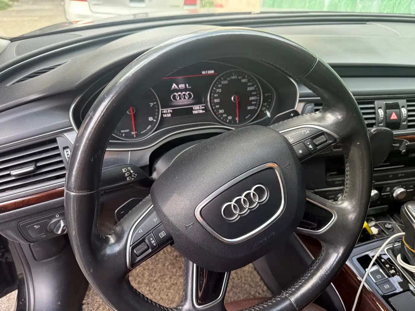 Фото 9 - Audi A6L