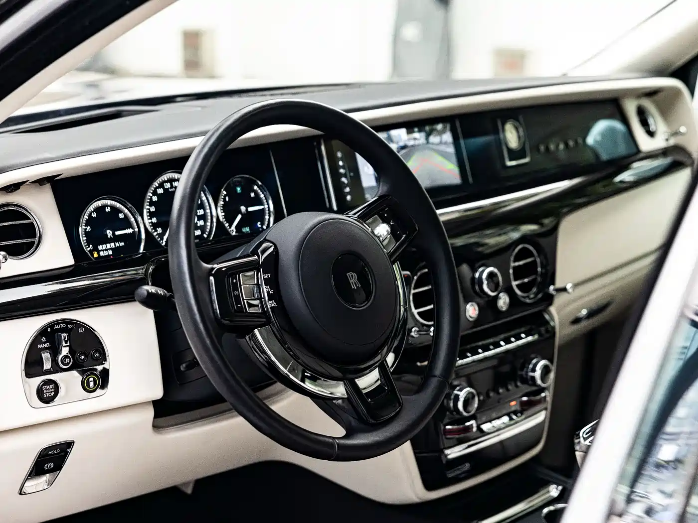 Rolls-Royce Phantom 2018 6.7T Long Wheelbase Version фото 4