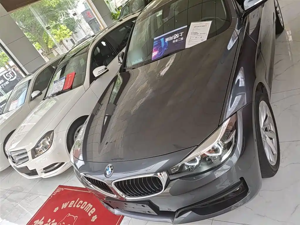 BMW 3 Series GT 2019 320i Fashion Model фото 3