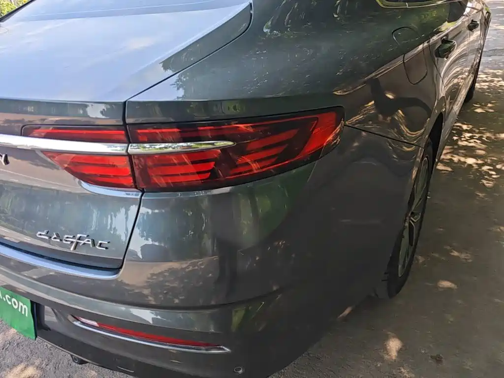 Фото 8 - Geely Preface