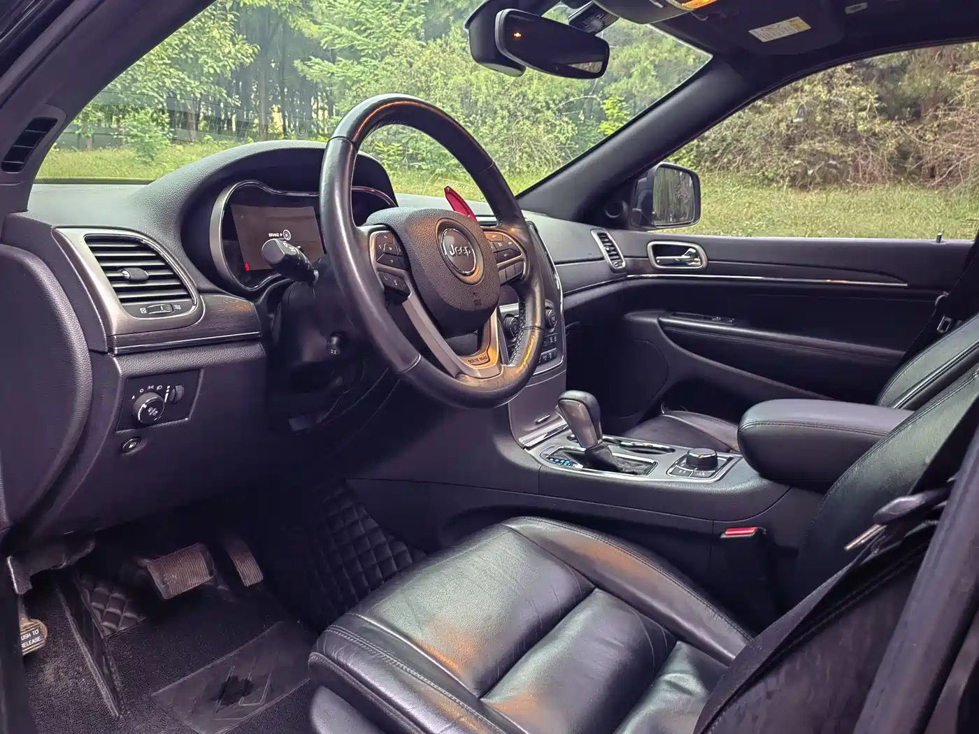 Photo 8 - Jeep Grand Cherokee (Import)