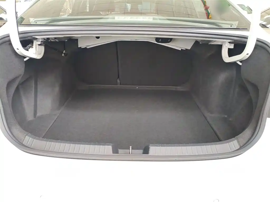 Volkswagen Sagitar 2022 280TSI DSG Surpassing Edition фото 19