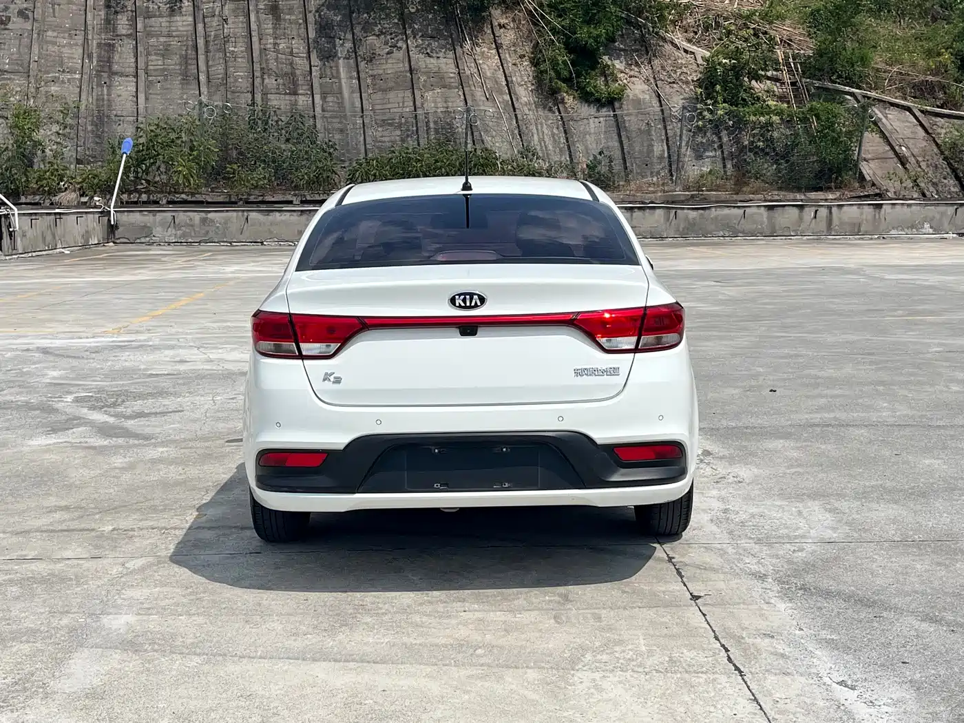 Kia K2 2017 2017 Sedan 1.4L AT GLS